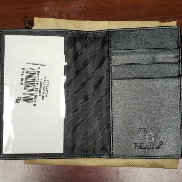 Pelgio stingray passport cover - Picture 3 of 4